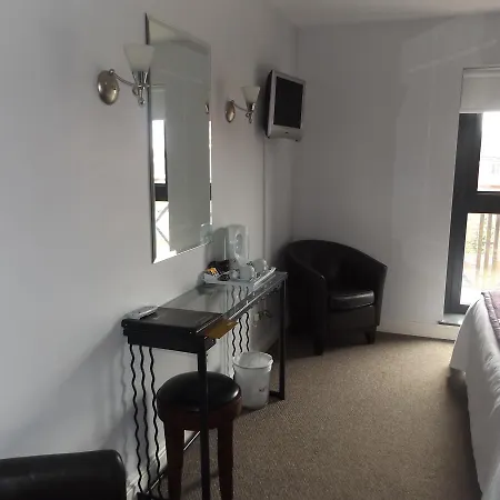 Hotel The Village Hotel Douglas