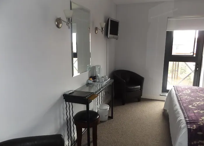 Hotel The Village Hotel Douglas