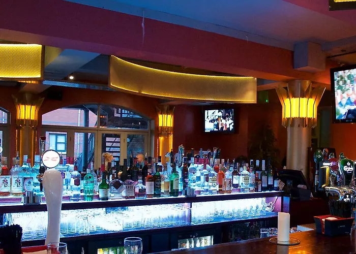 Hotel The Village Hotel Douglas 3*