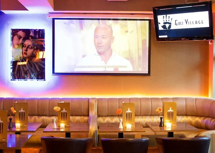 The Village Hotel Douglas 호텔