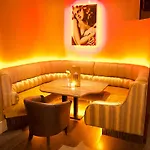 The Village Hotel Douglas فندق كورك