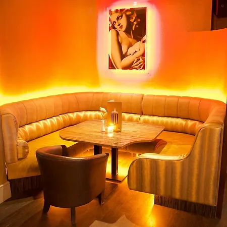 The Village Hotel Douglas מלון קורק